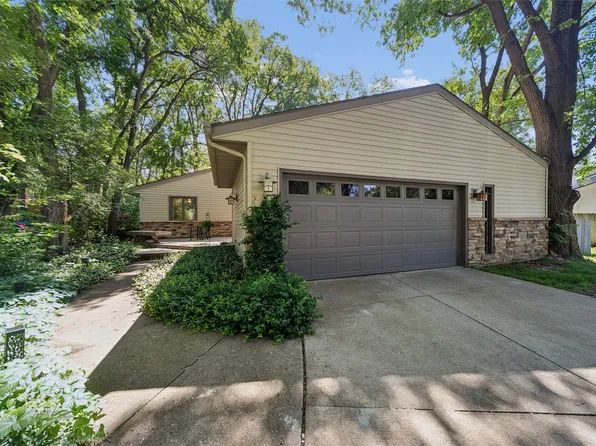 917 55th St, West Des Moines, IA 50266