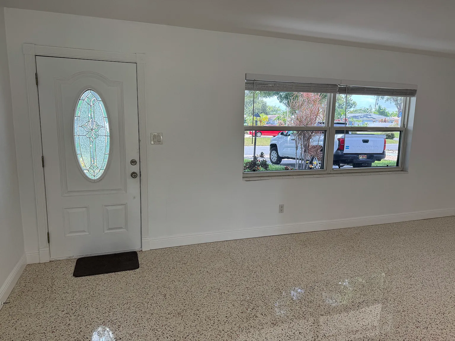 3 bed, 1335 sqft, $2,500 — Photo 3