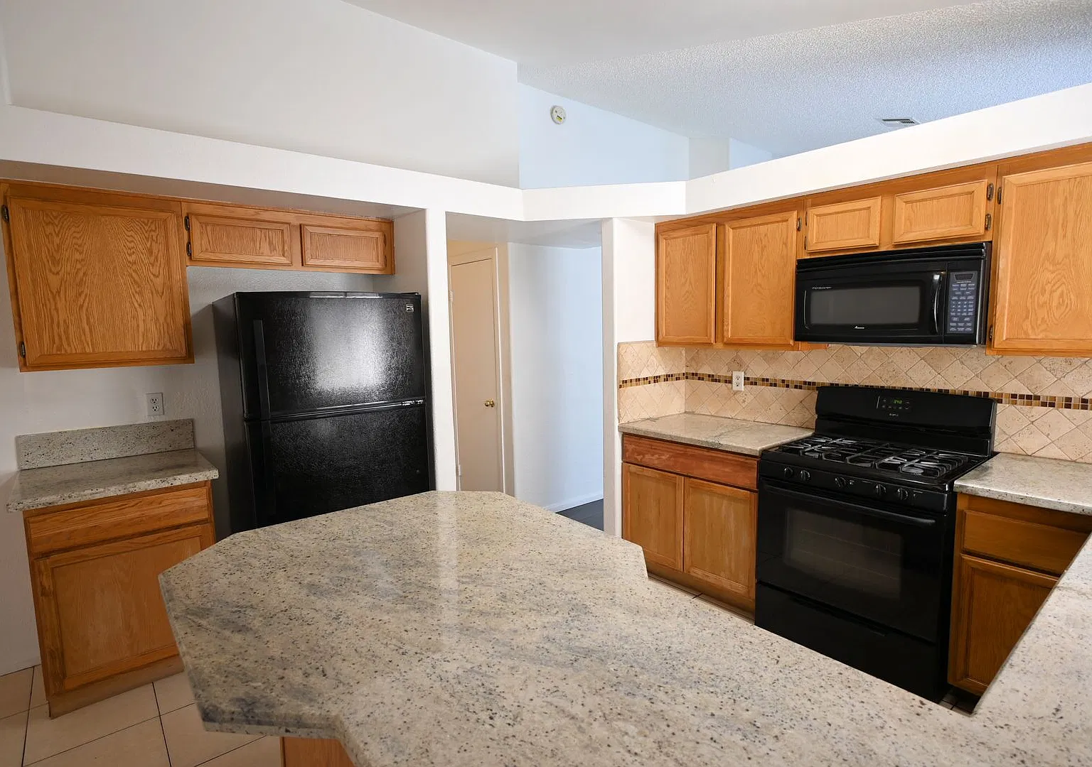 One story house near Rainbow and Alexander - 3 Bedrooms - No Pets — Photo 3