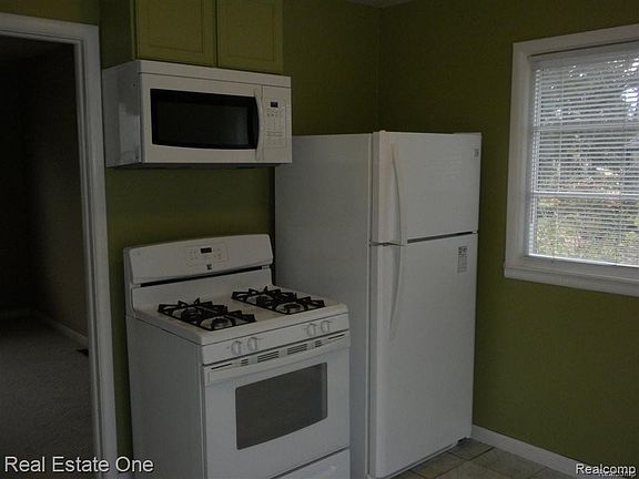 5th image of 30753 Marshall St