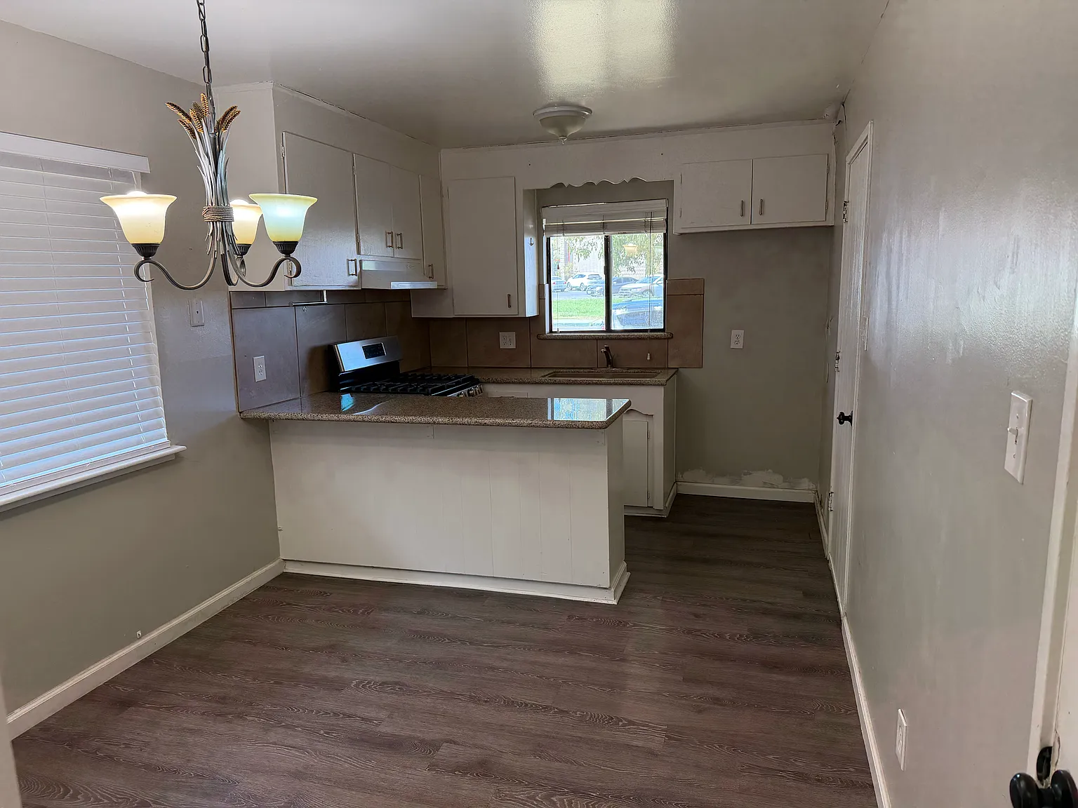 2 bed, 840 sqft, $1,900 — Photo 3