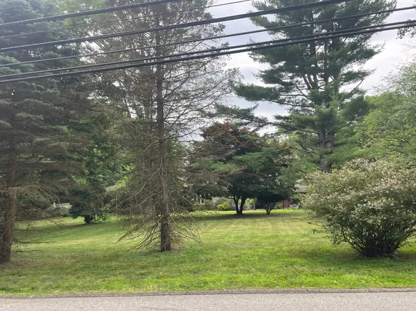 872 Old Mill Rd, Franklin Lakes, NJ 07417