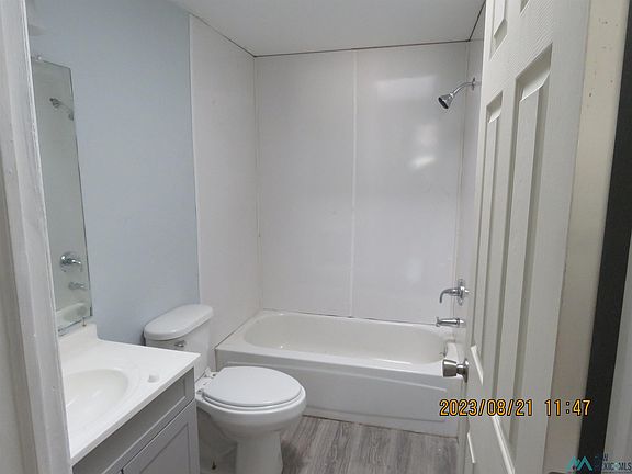 4th image of 310 Riverside Ln