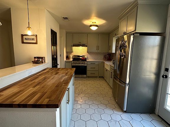 2nd image of 105 Pensacola Ave