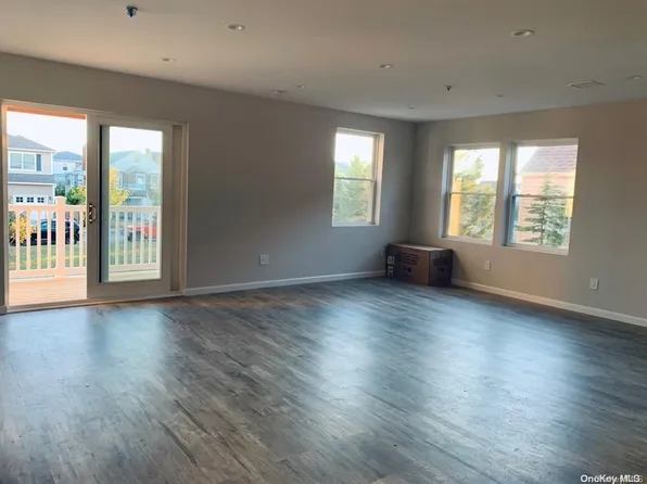 (undisclosed Address), Long Beach, NY 11561