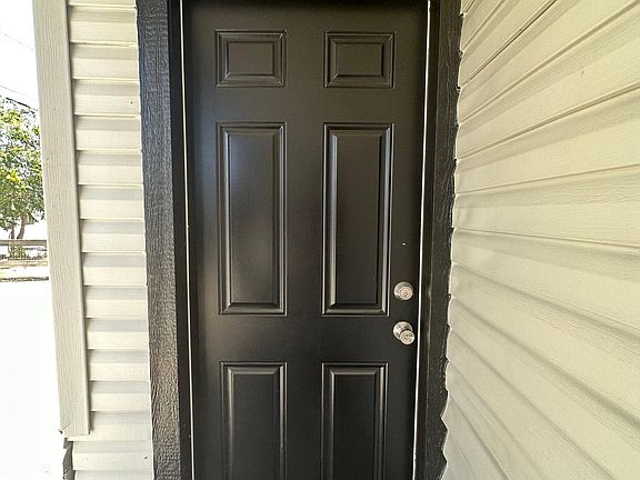 4th image of 44321 Hardwood Ave