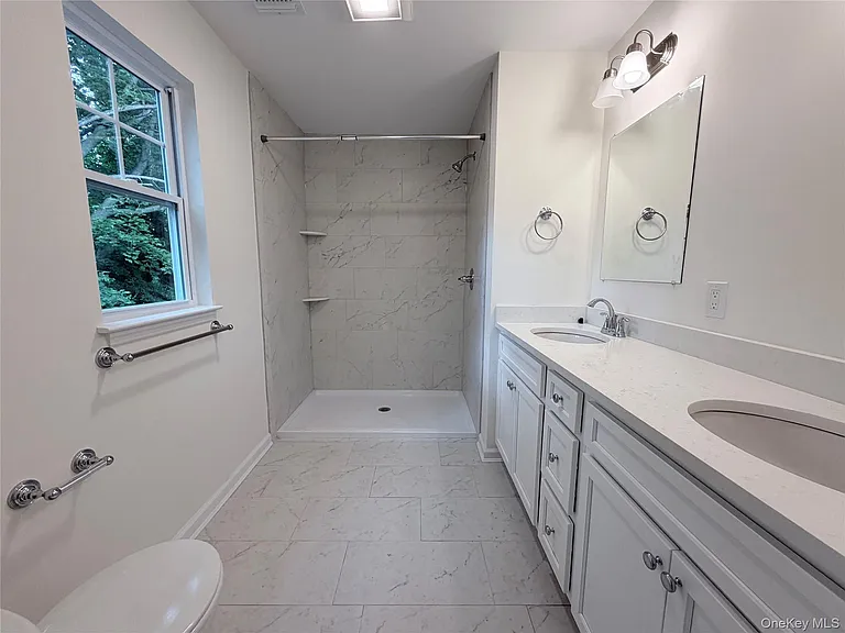 102 Pulaski Rd — Photo 23