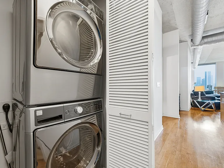 700 N Larrabee St #1013 — Photo 11