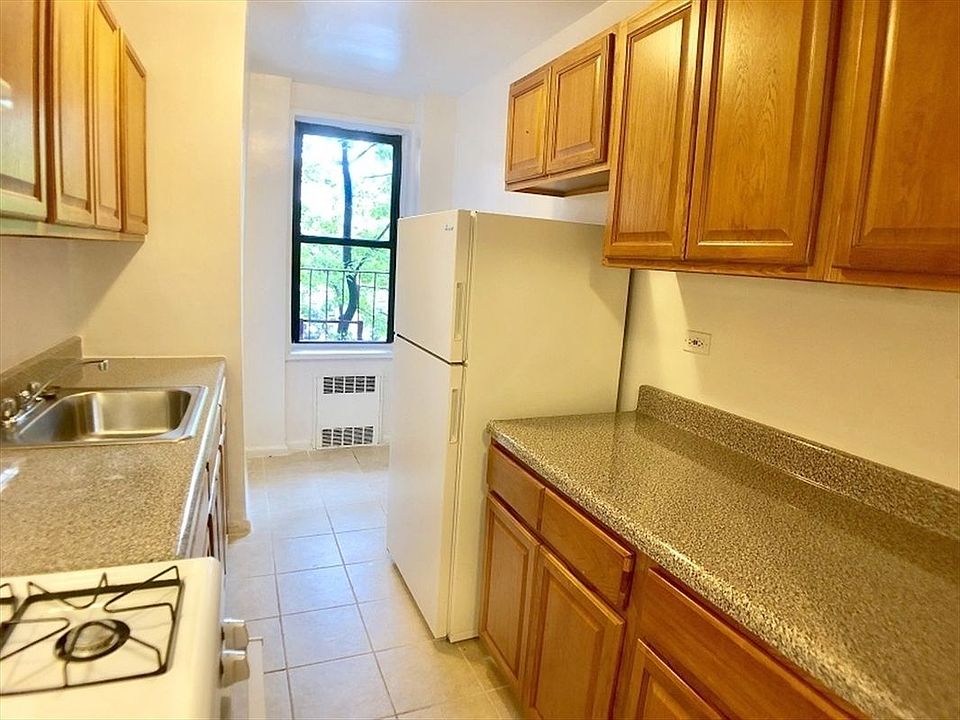 1st image of 180 E 17th St APT 309