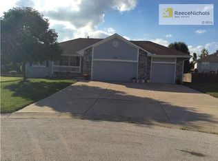 1716 Black Bear Ct, Raymore, MO 64083