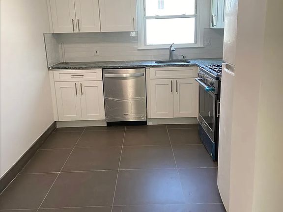 3rd image of 796 Inman Ave #1