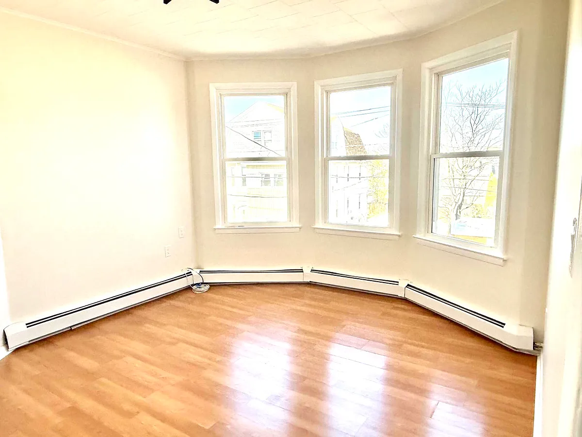 Building Photo - 210-212 Maple St #2