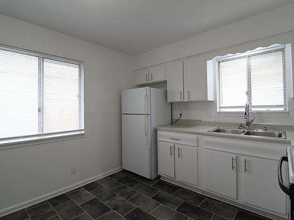 4th image of 9427 Ballentine St