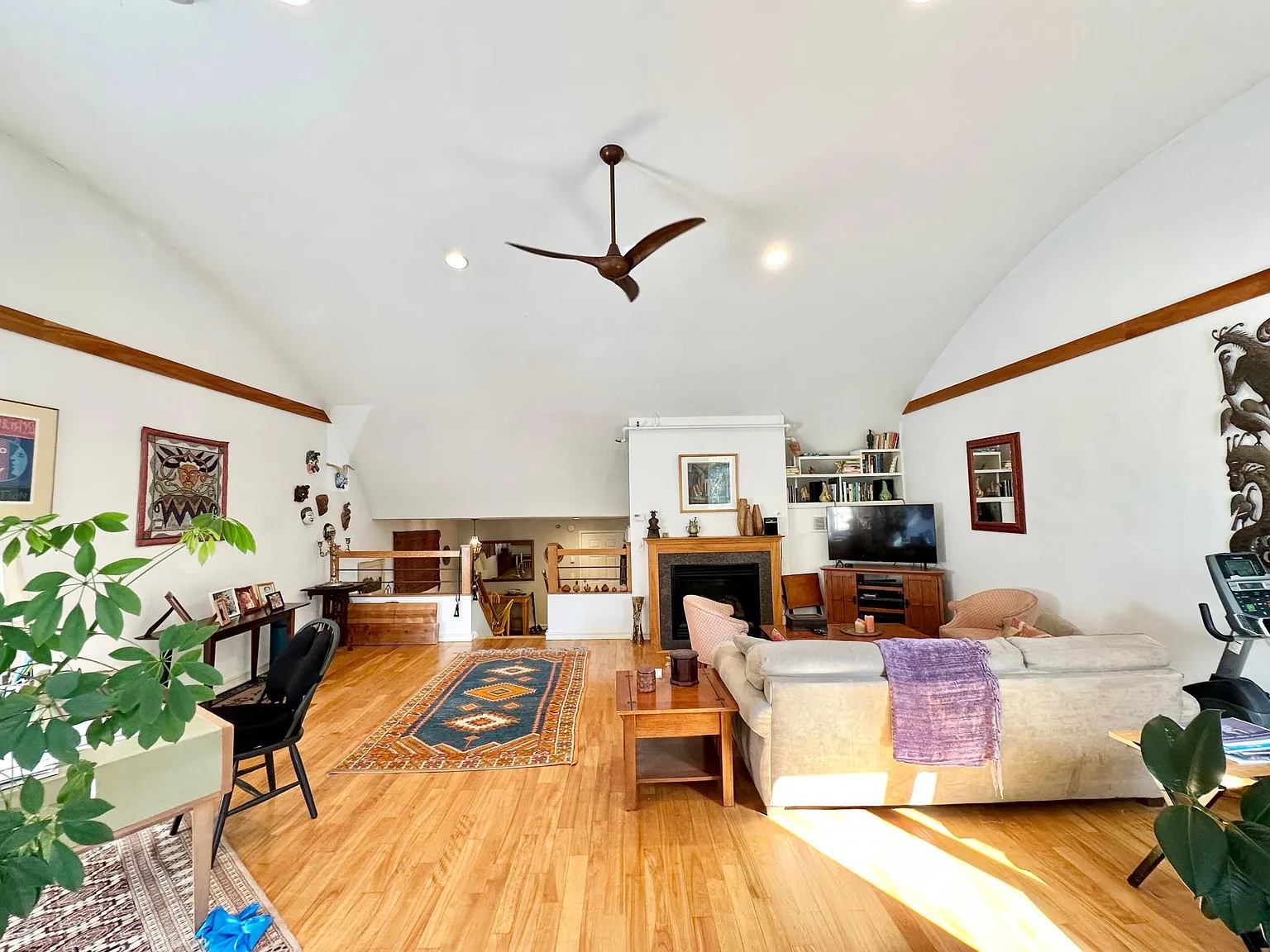 2 bed, 1600 sqft, $2,600 — Photo 1