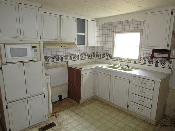 3rd image of 101 Hill Cir