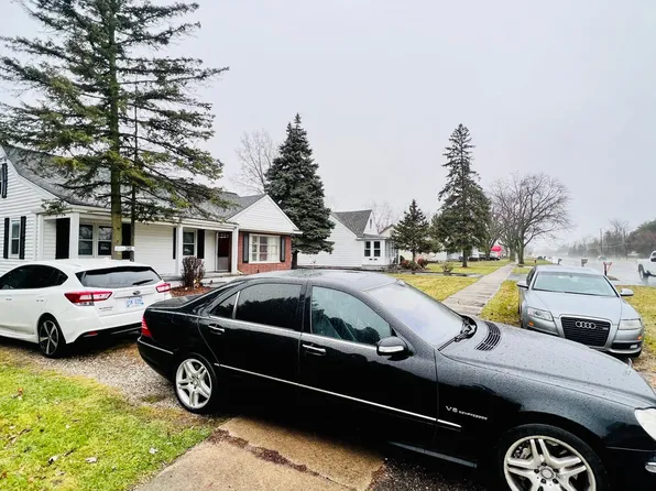 2690 E Maple Rd, Troy, MI 48083