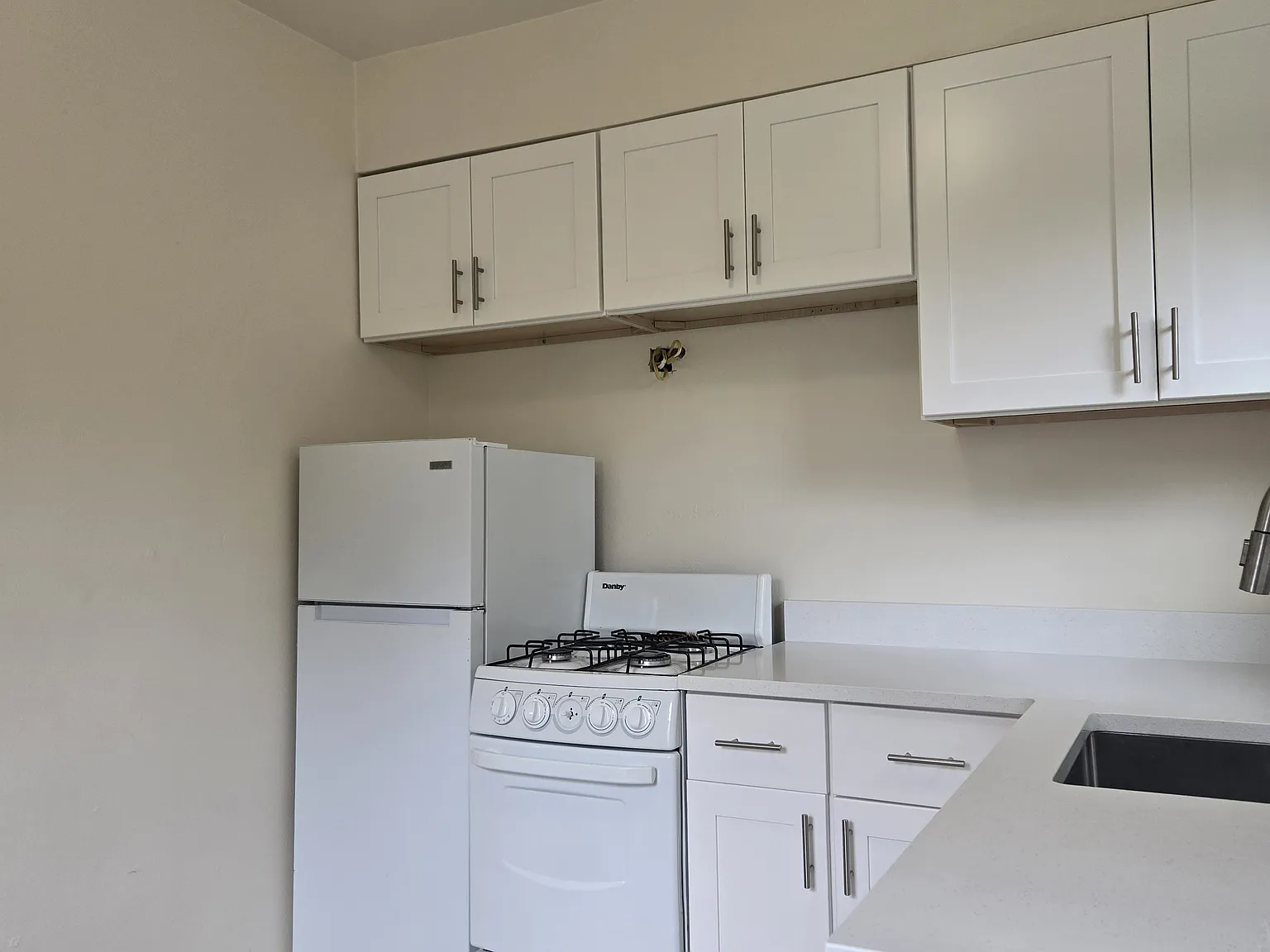 Studio, 425 sqft, $1,025 — Photo 4