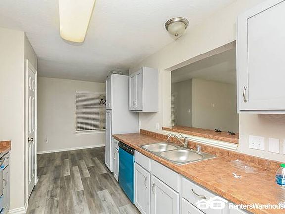 5th image of 1926 Beaumont St