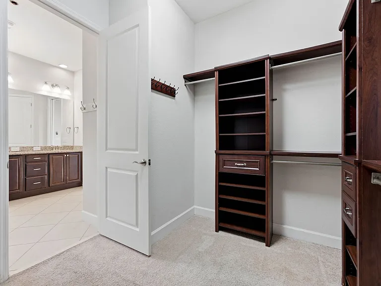 9025 Laureate Blvd — Photo 31
