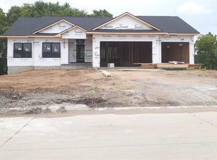 608 Cedar Bend Dr, Solon, IA 52333