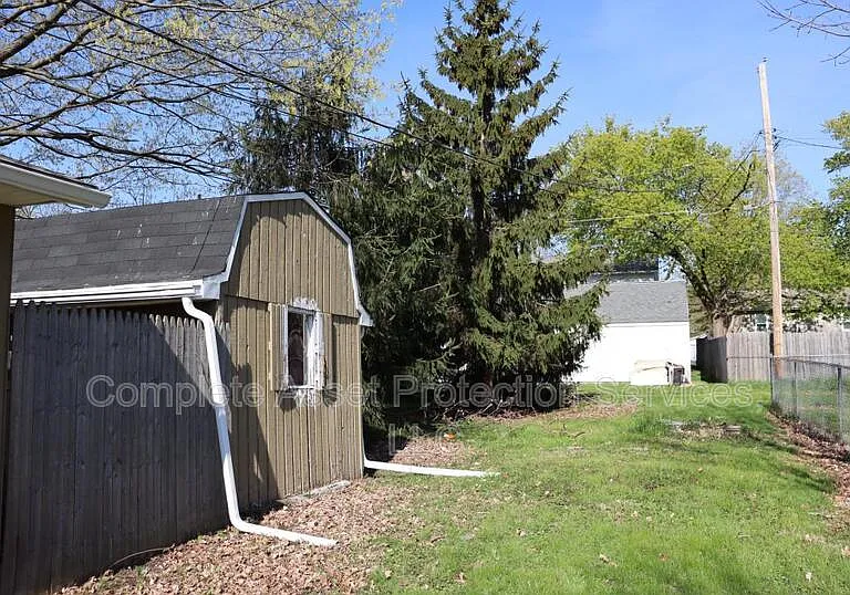306 Cable St — Photo 9
