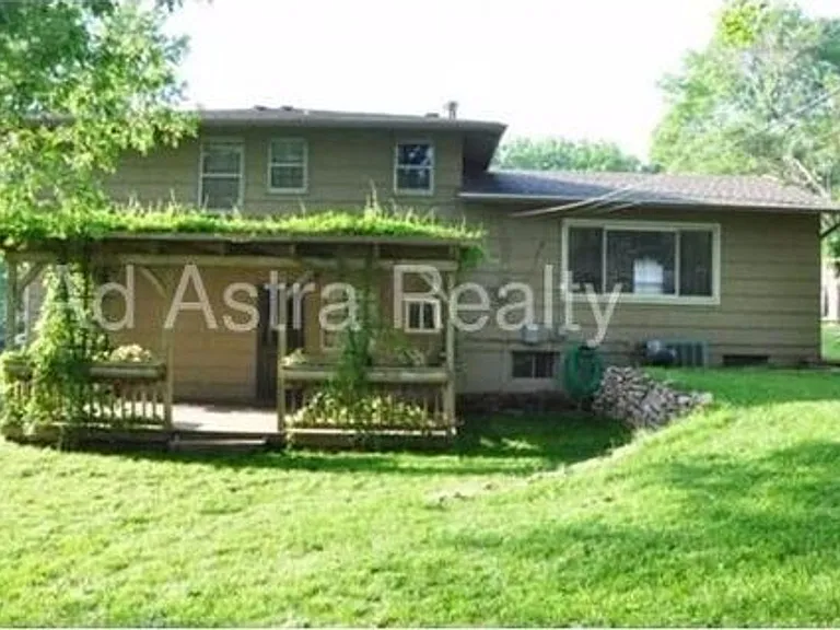 8909 W 71st St — Photo 11