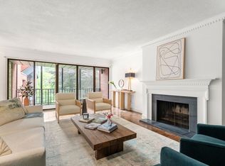 85 Grove St APT 303, Wellesley, MA 02482
