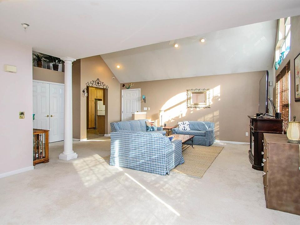 1st image of 9533 Lakeside Dr