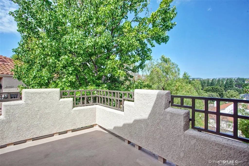 2 bed, 862 sqft, $3,300 — Photo 2