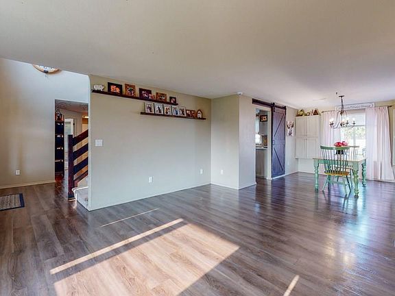 3rd image of 1053 S Highland Dr