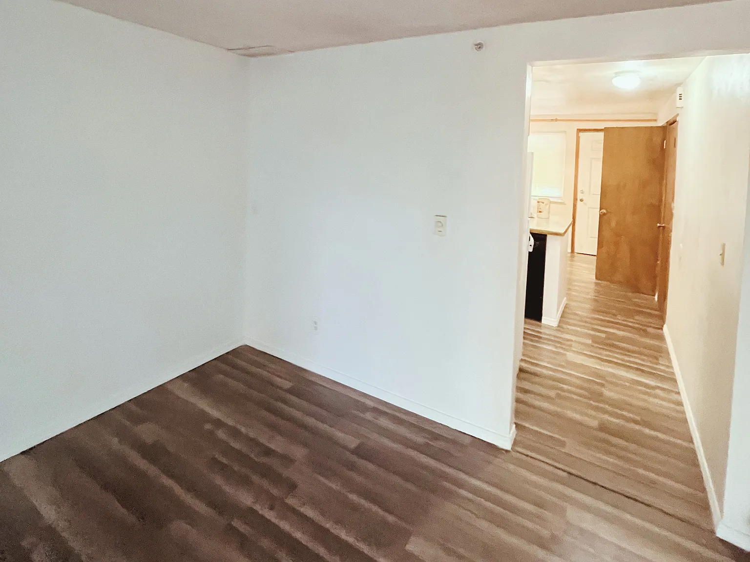 3 bed, 1.5 bath, 1000 sqft, $1,750 — Photo 3