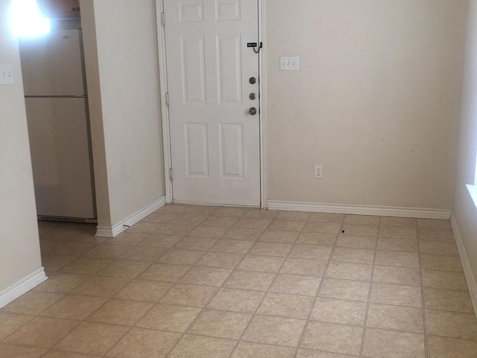 1st image of 940 Crepe Myrtle St