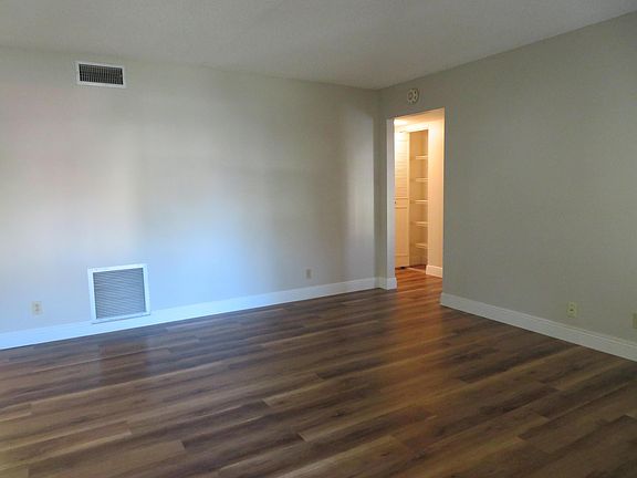 5th image of 313 Knotty Pine Cir APT D-1