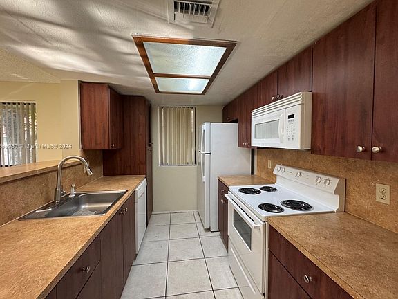 4th image of 3220 Coral Lake Dr #3220