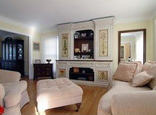 138 Stableford Dr, Glen Ellyn, IL