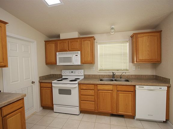 4th image of 5126 E 33rd Ln