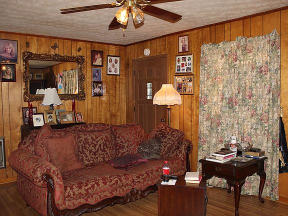 3rd image of 317 Anderson Ln