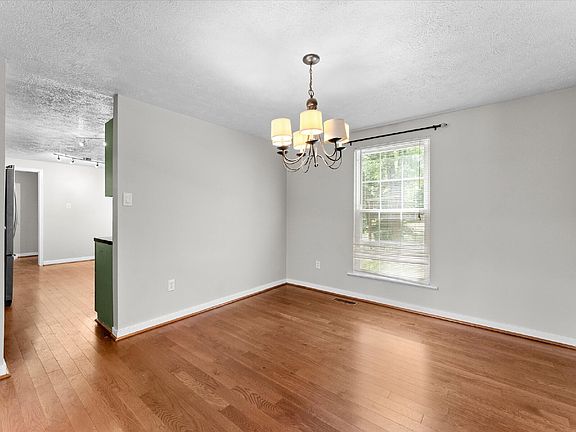 3rd image of 3513 Castlebury Dr