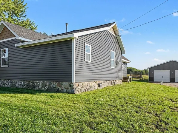3212 E Surrey Rd, Clare, MI 48617