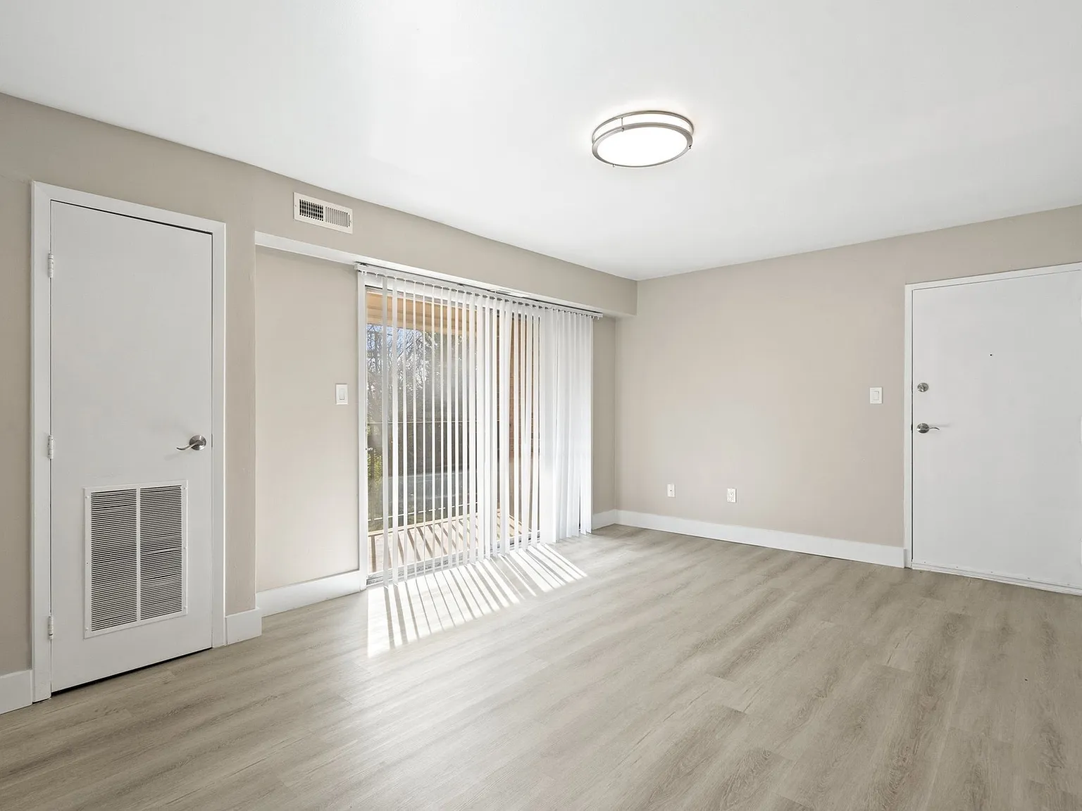 Sterlingwood Apartments — Photo 3