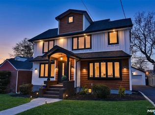 100 Chestnut St, Rochelle Park, NJ 07662