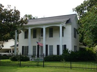 702 Erin St, El Campo, TX 77437