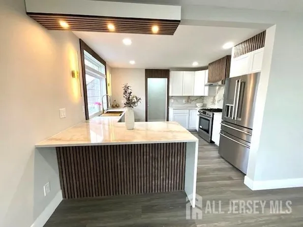 14 Lexington Ave, Carteret, NJ 07008