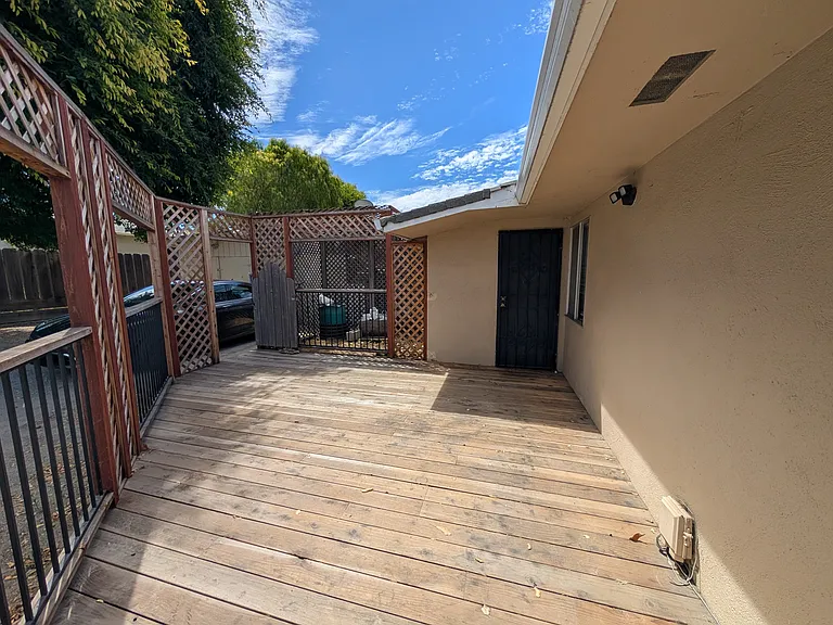 1801 Valley View Rd — Photo 9
