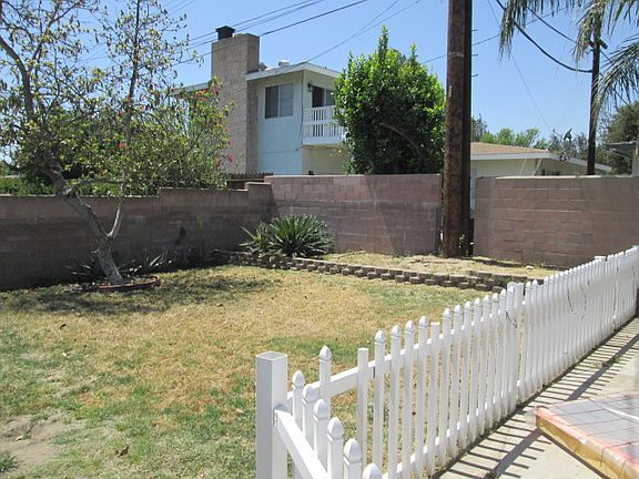 3rd image of 3682 Modesto Dr