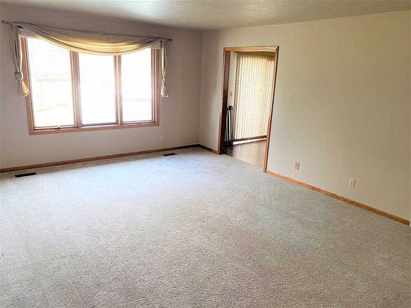 2nd image of 2633 Walker St