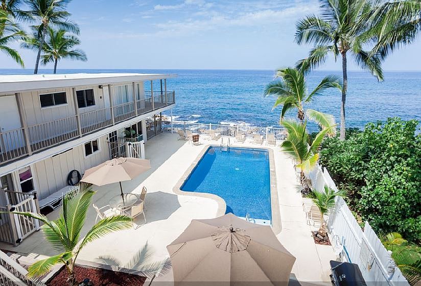 1st image of 75-6124 Alii Dr #105