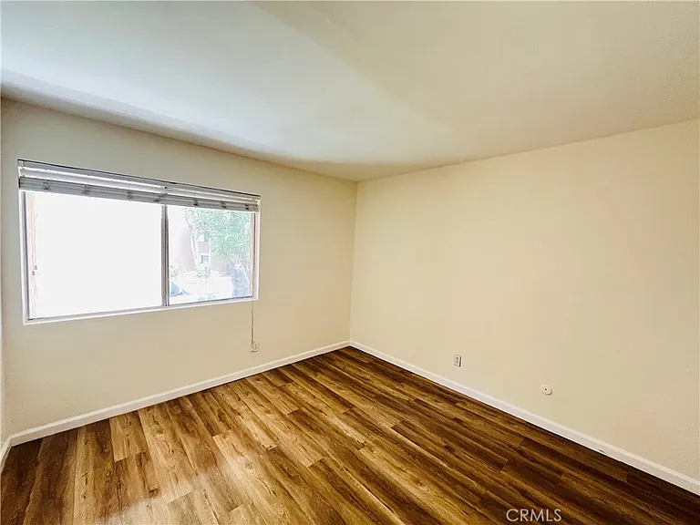 1001 W Macarthur Blvd — Photo 14