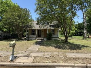 812 W 10th St, Bonham, TX 75418