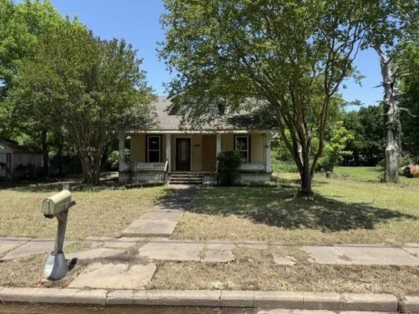 812 W 10th St, Bonham, TX 75418